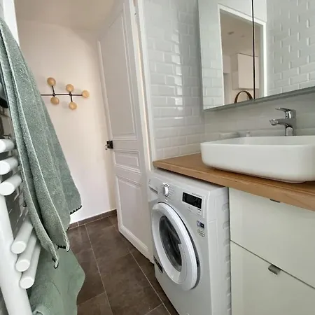 Bright 43m Near Montmartre Appartement