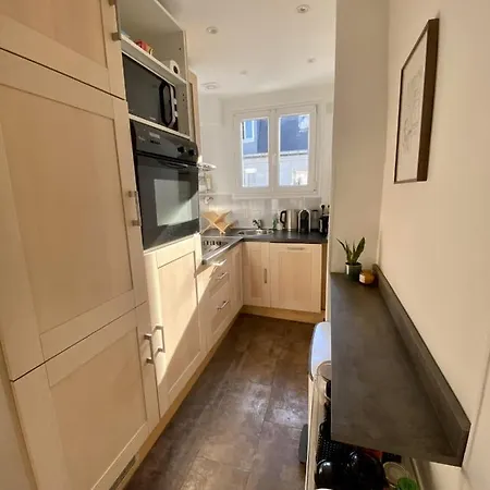 Bright 43m Near Montmartre Appartement Paris